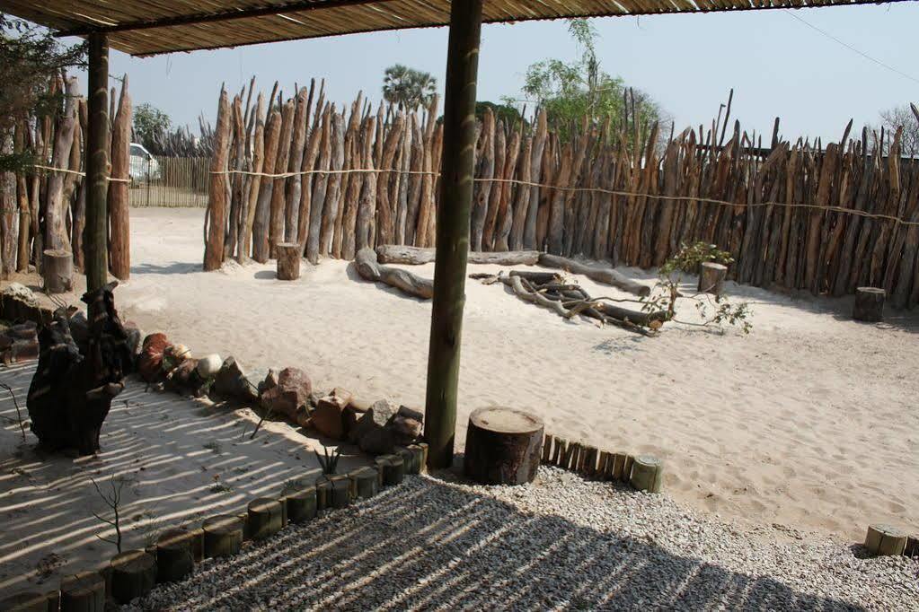 Ongula Village Homestead Lodge Ondangwa Buitenkant foto